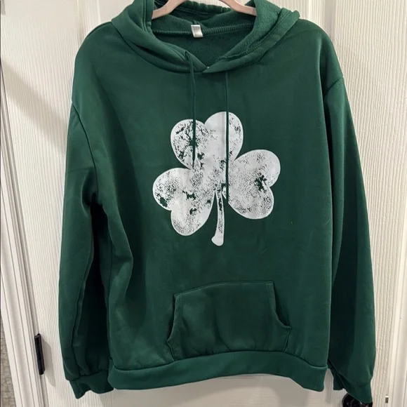 Shamrock Sweatshirt - Picture 1 of 3